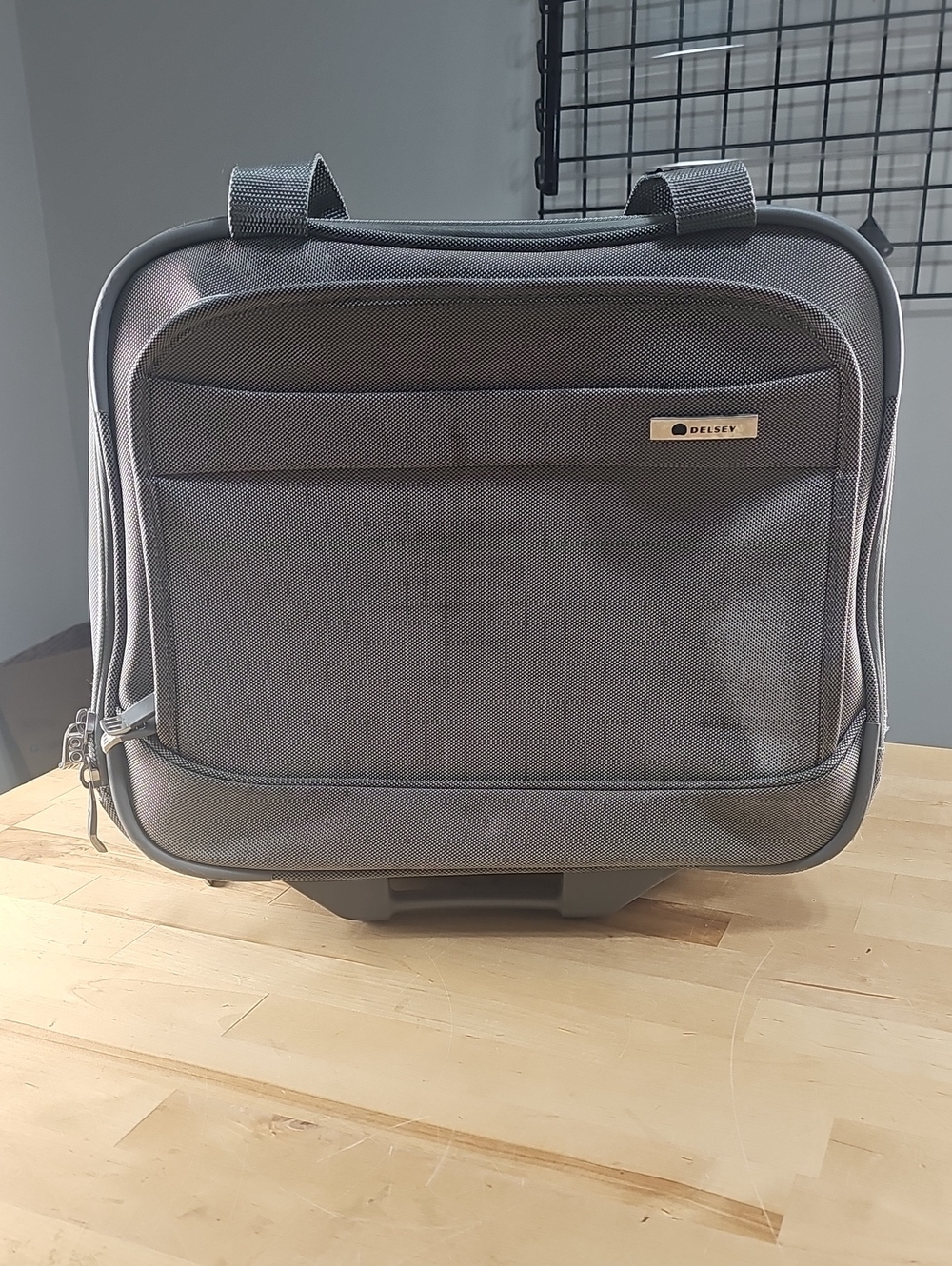 Delsey Charcoal Grey Rolling Carry On Luggage Bag Lock